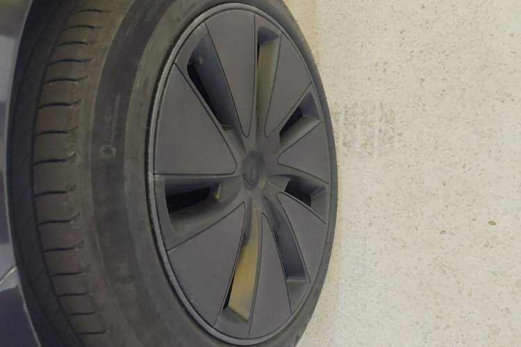 Used Tesla Model 3 2023 Rear-Wheel-Drive Version Left Front Wheel Hub