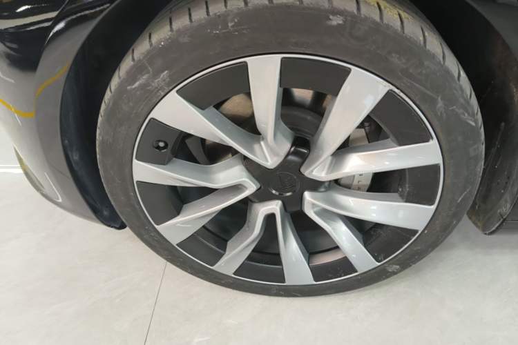Used Tesla Model 3 2023 Rear-Wheel-Drive Version Left Front Wheel Hub