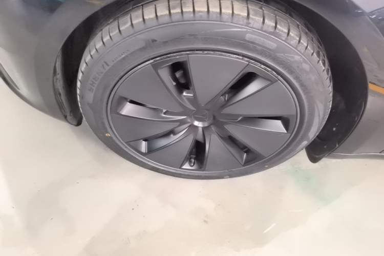 Used Tesla Model 3 2023 Long-Range All-Wheel-Drive Version Left Front Wheel Hub