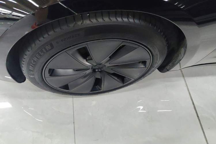 Used Tesla Model 3 2023 Long-Range All-Wheel-Drive Version Left Front Wheel Hub