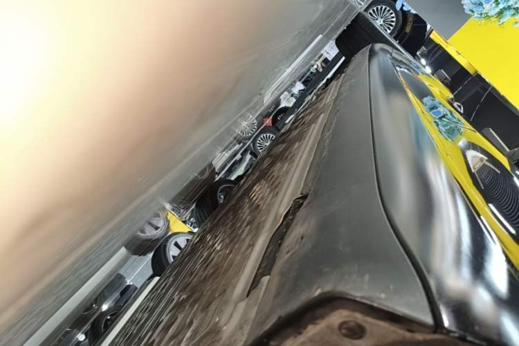 Used Tesla Model 3 2023 Long-Range All-Wheel-Drive Version Left Side Sill