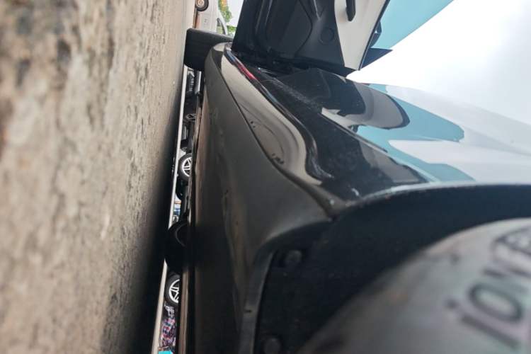 Used Tesla Model 3 2023 Long-Range All-Wheel-Drive Version Left Side Sill