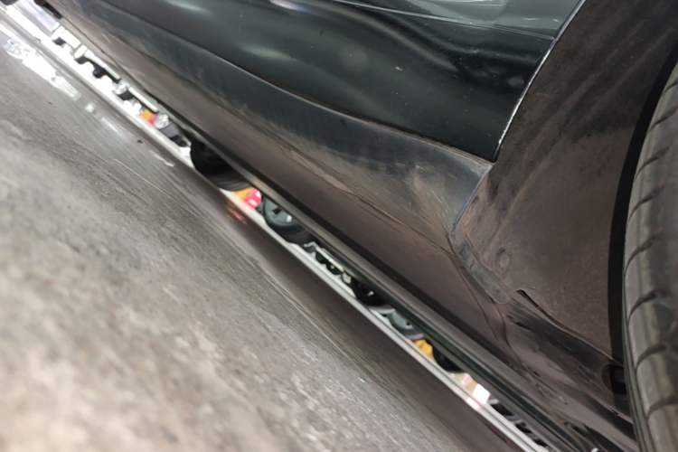 Used Tesla Model 3 2023 Long-Range All-Wheel-Drive Version Left Side Sill