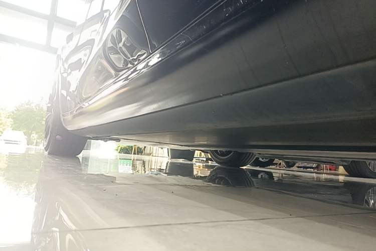 Used Tesla Model 3 2023 Long-Range All-Wheel-Drive Version Left Side Sill