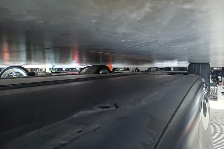 Used Tesla Model 3 2023 Long-Range All-Wheel-Drive Version Left Side Sill