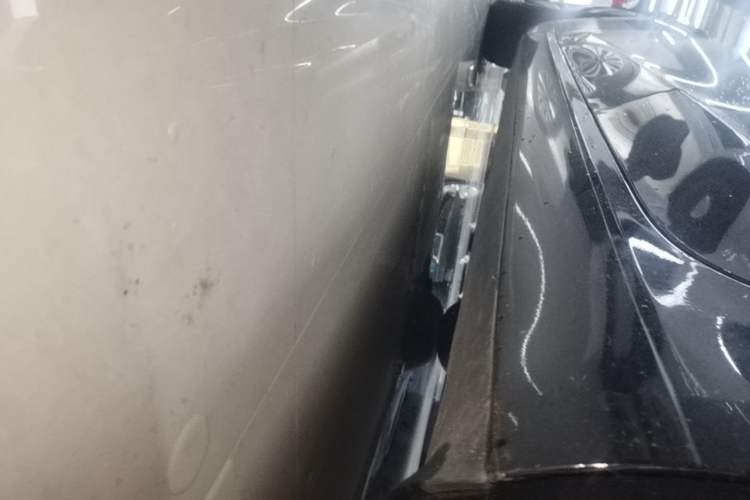 Used Tesla Model 3 2023 Long-Range All-Wheel-Drive Version Left Side Sill