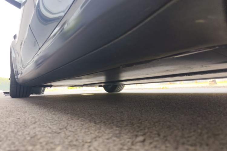 Used Tesla Model 3 2023 Long-Range All-Wheel-Drive Version Left Side Sill