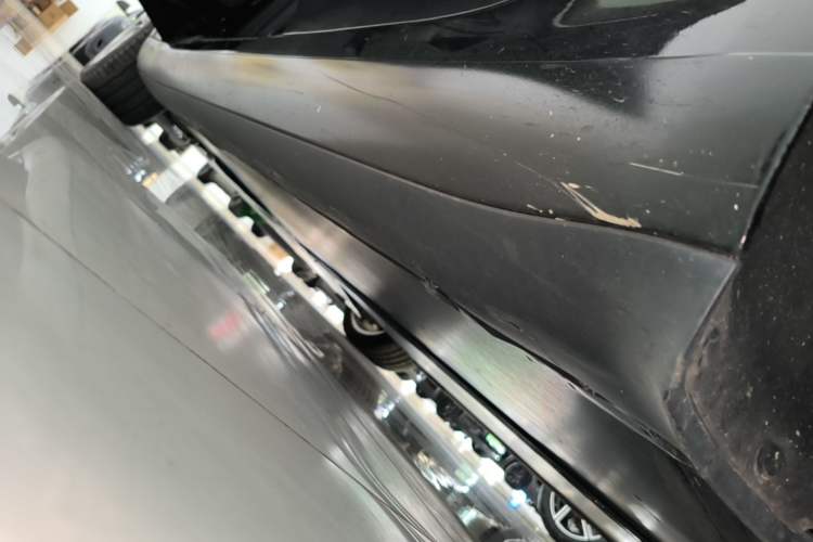 Used Tesla Model 3 2023 Long-Range All-Wheel-Drive Version Left Side Sill