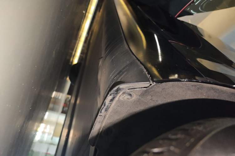 Used Tesla Model 3 2023 Long-Range All-Wheel-Drive Version Left Side Sill