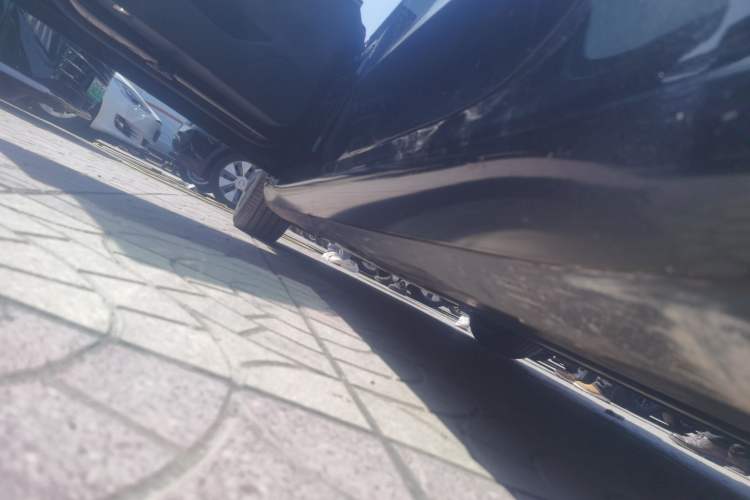 Used Tesla Model 3 2023 Long-Range All-Wheel-Drive Version Left Side Sill