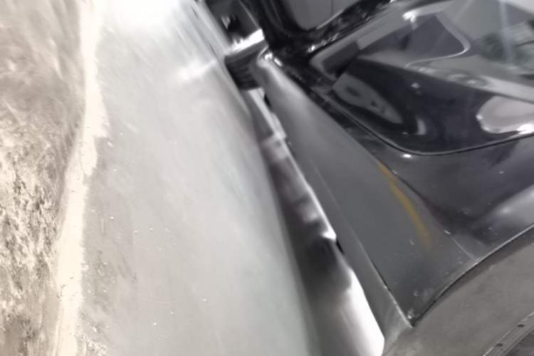 Used Tesla Model 3 2023 Long-Range All-Wheel-Drive Version Left Side Sill