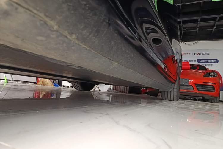 Used Tesla Model 3 2023 Long-Range All-Wheel-Drive Version Left Side Sill
