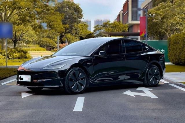 Used Tesla Model 3 2023 Long-Range All-Wheel-Drive Version