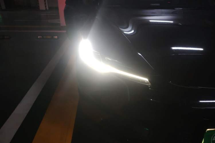 Used Tesla Model 3 2023 Long-Range All-Wheel-Drive Version Right Front Headlight