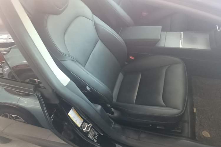 Used Tesla Model 3 2023 Rear-Wheel-Drive Version Right Front Seat
