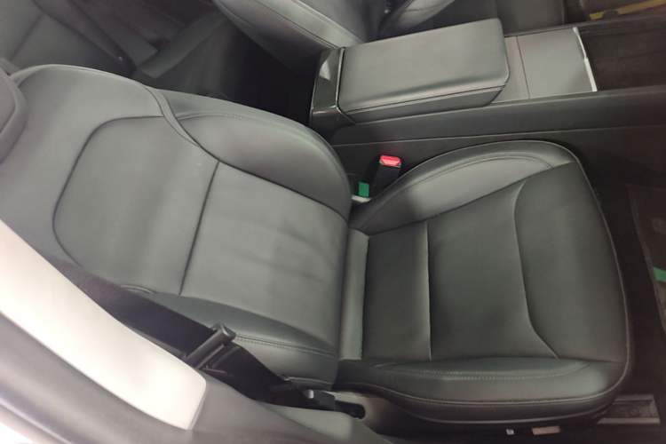 Used Tesla Model 3 2023 Long-Range All-Wheel-Drive Version Right Front Seat