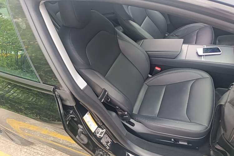 Used Tesla Model 3 2023 Rear-Wheel-Drive Version Right Front Seat