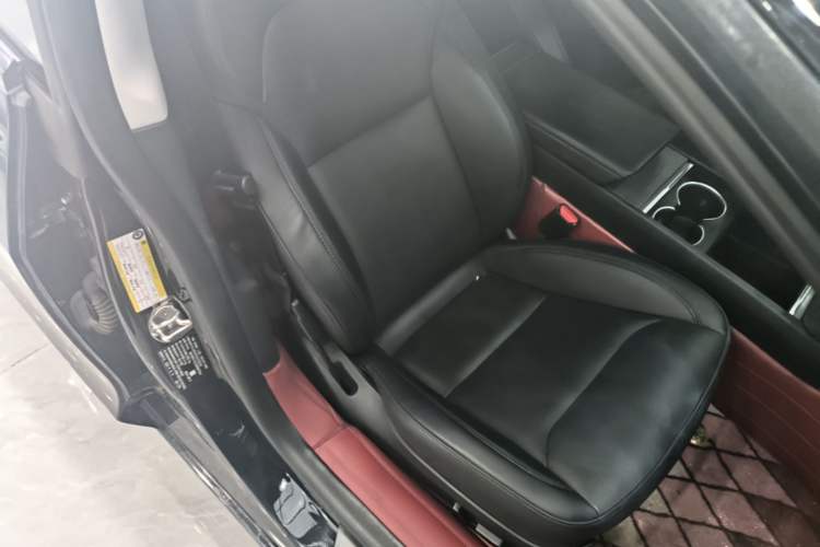 Used Tesla Model 3 2023 Long-Range All-Wheel-Drive Version Right Front Seat