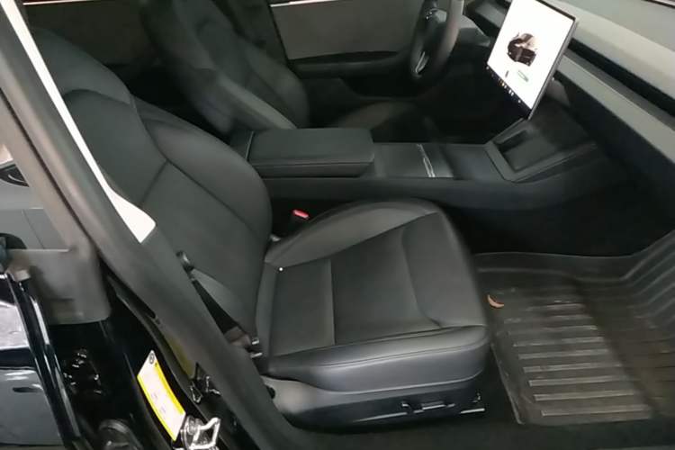 Used Tesla Model 3 2023 Rear-Wheel-Drive Version Right Front Seat