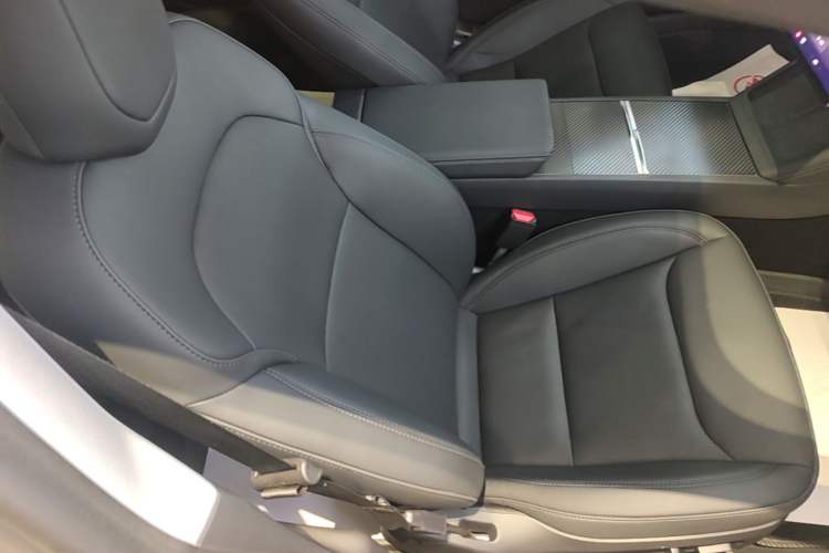 Used Tesla Model 3 2023 Rear-Wheel-Drive Version Right Front Seat
