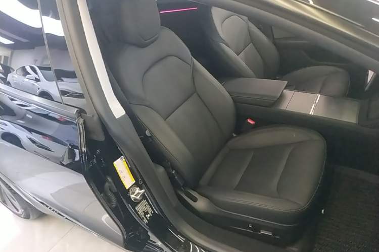 Used Tesla Model 3 2023 Rear-Wheel-Drive Version Right Front Seat