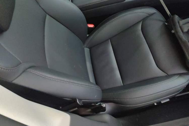Used Tesla Model 3 2023 Long-Range All-Wheel-Drive Version Right Front Seat