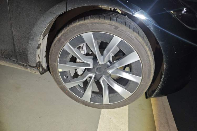 Used Tesla Model 3 2023 Long-Range All-Wheel-Drive Version Right Front Wheel Hub