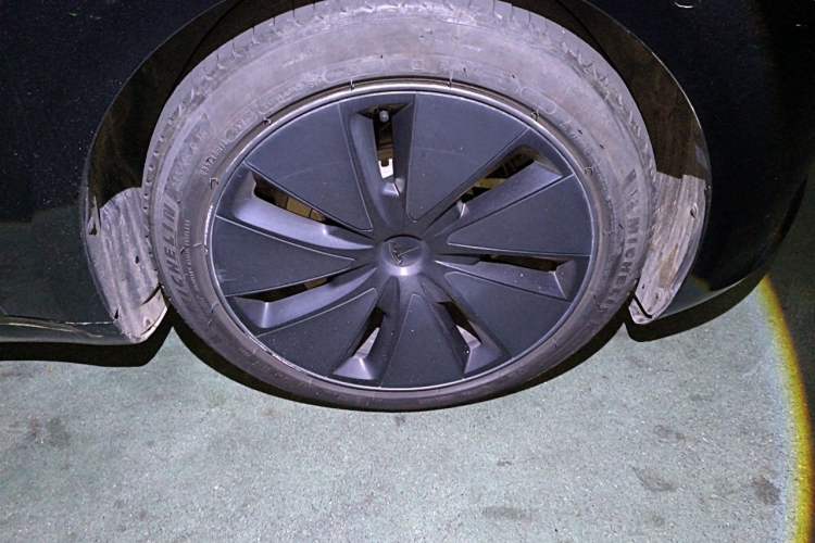 Used Tesla Model 3 2023 Rear-Wheel-Drive Version Right Front Wheel Hub