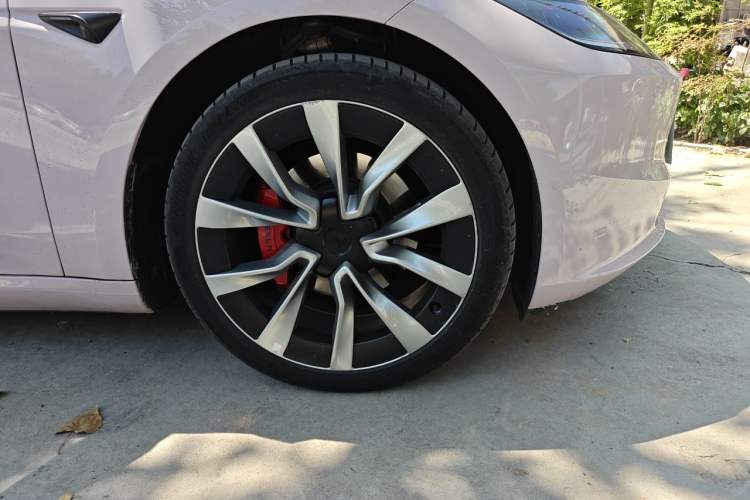 Used Tesla Model 3 2023 Long-Range All-Wheel-Drive Version Right Front Wheel Hub