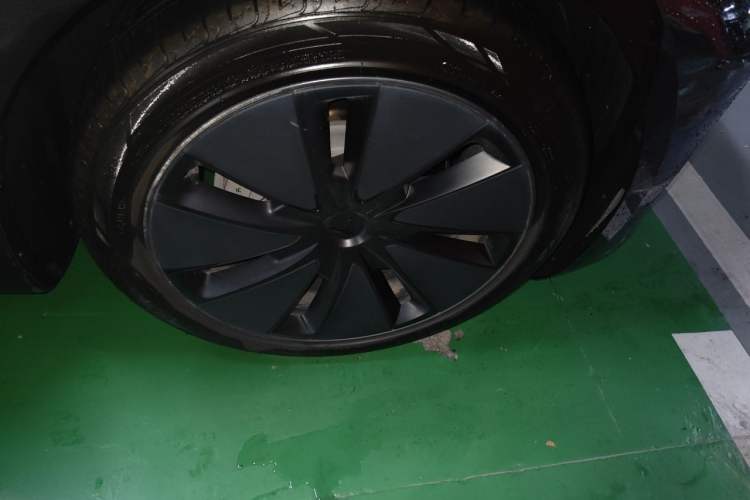 Used Tesla Model 3 2023 Rear-Wheel-Drive Version Right Front Wheel Hub