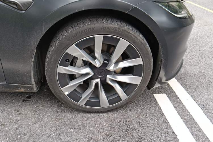 Used Tesla Model 3 2023 Rear-Wheel-Drive Version Right Front Wheel Hub