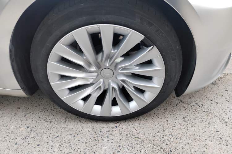 Used Tesla Model 3 2023 Rear-Wheel-Drive Version Right Front Wheel Hub