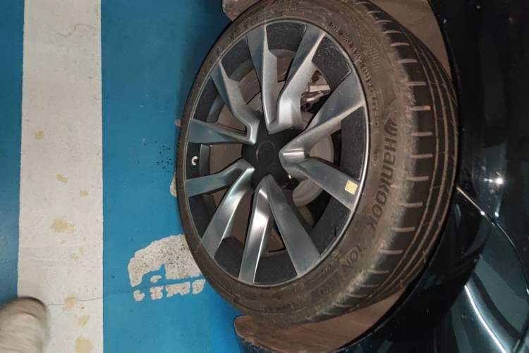 Used Tesla Model 3 2023 Rear-Wheel-Drive Version Right Front Wheel Hub