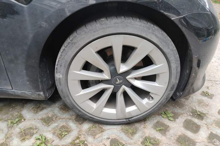 Used Tesla Model 3 2023 Rear-Wheel-Drive Version Right Front Wheel Hub