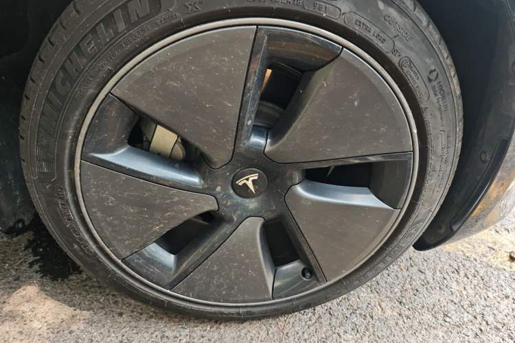 Used Tesla Model 3 2023 Rear-Wheel-Drive Version Right Front Wheel Hub
