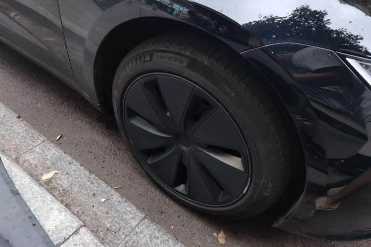 Used Tesla Model 3 2023 Long-Range All-Wheel-Drive Version Right Front Wheel Hub