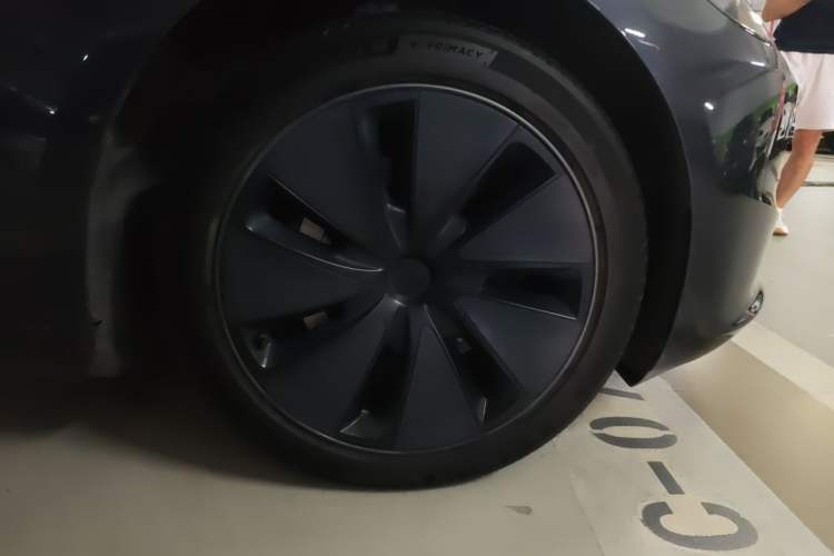 Used Tesla Model 3 2023 Rear-Wheel-Drive Version Right Front Wheel Hub