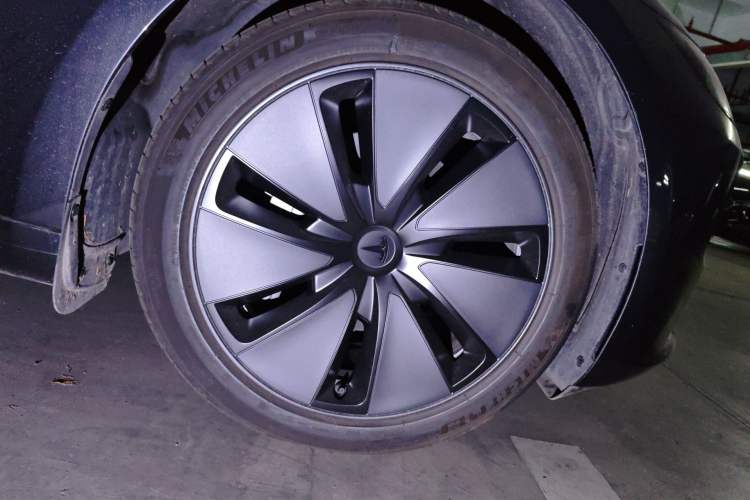 Used Tesla Model 3 2023 Long-Range All-Wheel-Drive Version Right Front Wheel Hub