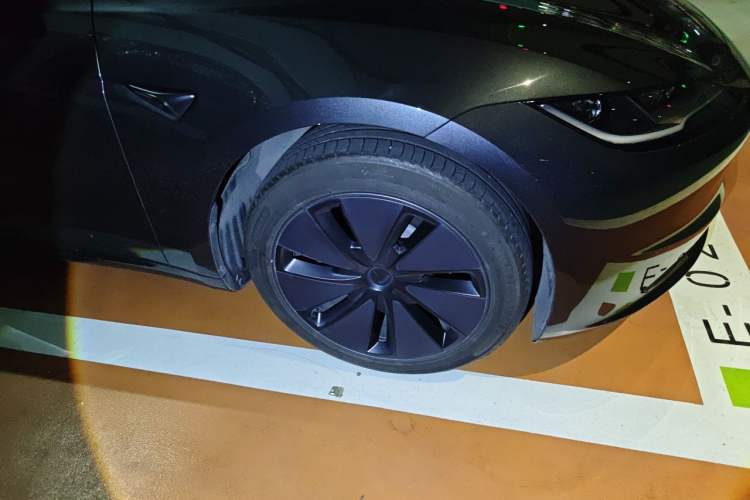 Used Tesla Model 3 2023 Rear-Wheel-Drive Version Right Front Wheel Hub