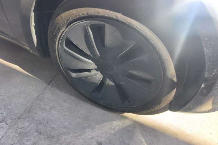 Used Tesla Model 3 2023 Rear-Wheel-Drive Version Right Front Wheel Hub