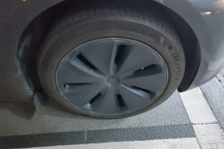 Used Tesla Model 3 2023 Rear-Wheel-Drive Version Right Front Wheel Hub