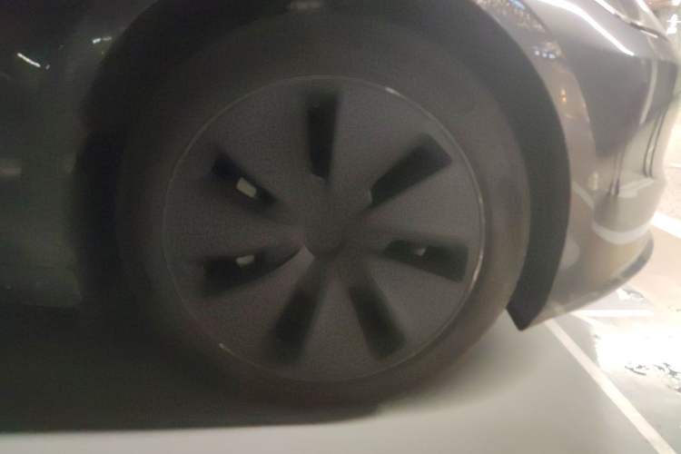 Used Tesla Model 3 2023 Rear-Wheel-Drive Version Right Front Wheel Hub