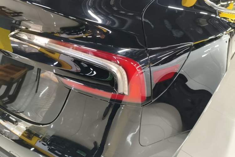 Used Tesla Model 3 2023 Long-Range All-Wheel-Drive Version Right Rear Taillight
