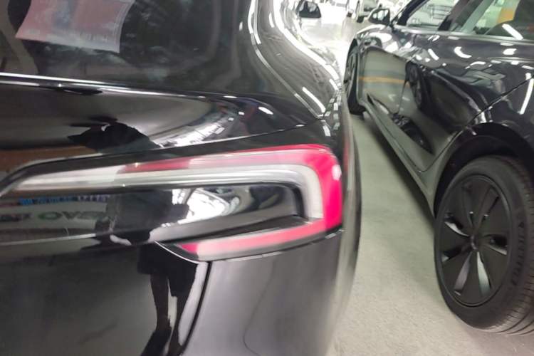 Used Tesla Model 3 2023 Long-Range All-Wheel-Drive Version Right Rear Taillight