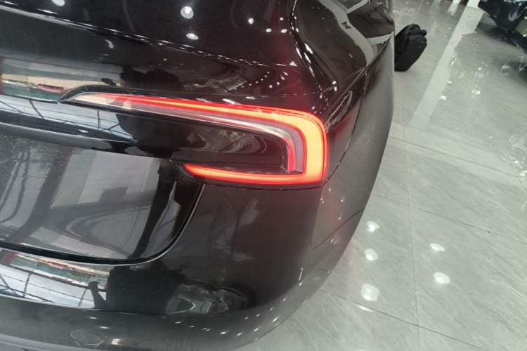 Used Tesla Model 3 2023 Long-Range All-Wheel-Drive Version Right Rear Taillight