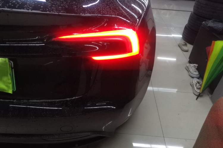 Used Tesla Model 3 2023 Long-Range All-Wheel-Drive Version Right Rear Taillight