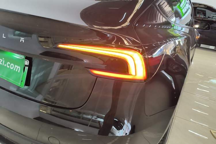 Used Tesla Model 3 2023 Long-Range All-Wheel-Drive Version Right Rear Taillight