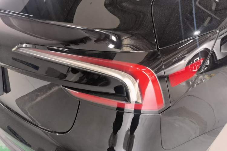 Used Tesla Model 3 2023 Long-Range All-Wheel-Drive Version Right Rear Taillight