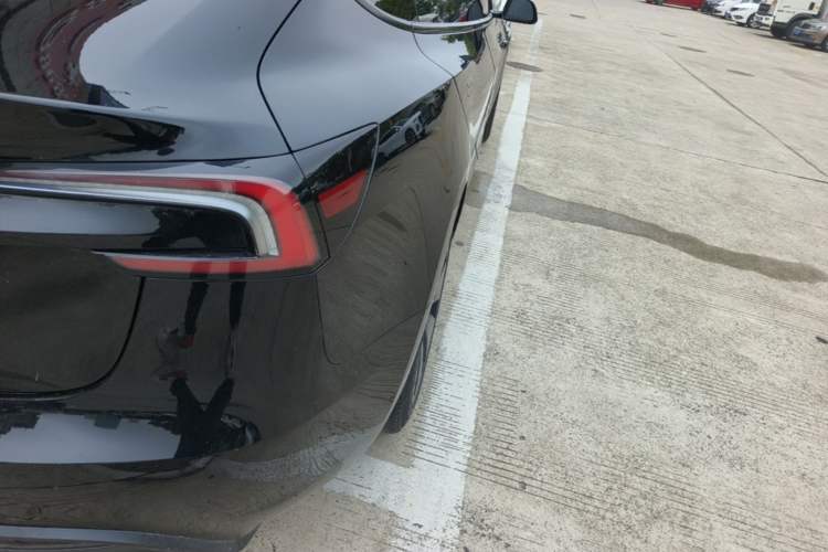 Used Tesla Model 3 2023 Rear-Wheel-Drive Version Right Rear Taillight