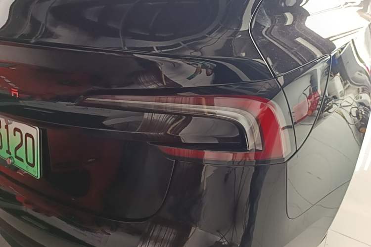 Used Tesla Model 3 2023 Long-Range All-Wheel-Drive Version Right Rear Taillight